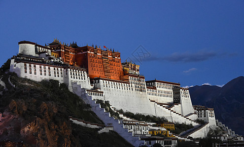 巍峨的西藏布达拉宫仰望图图片