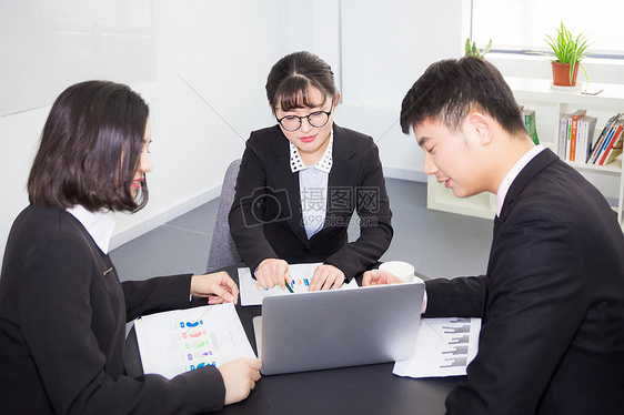 面试谈判交流图片