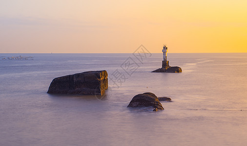 夕阳的余晖萧瑟水平面高清图片