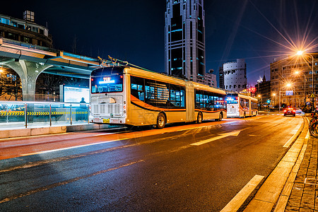 智能公交上海中速交通夜景背景