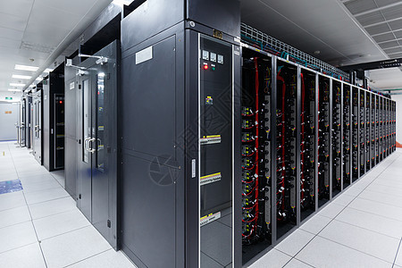 服务器机架和数据线图片