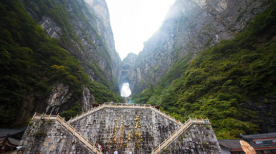 烟雨张家界张家界天门山背景