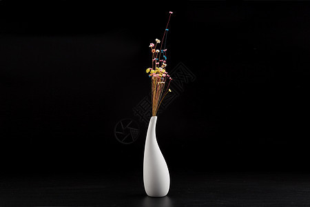 白色的花瓶背景图片