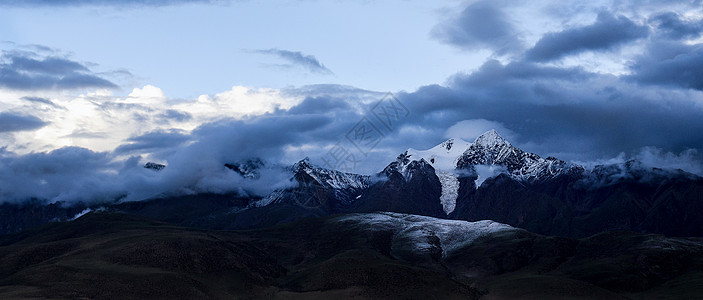 油画雪山雪山背景