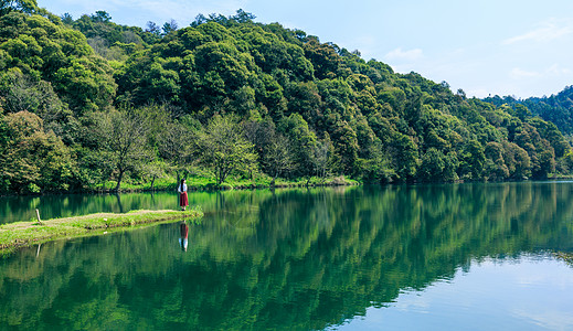 青山绿水图片情深绿水春意盎然背景