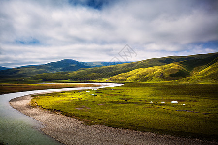 风景挂画河流高山牧场背景