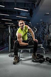 运动男健美形体健身教练肌肉展示背景