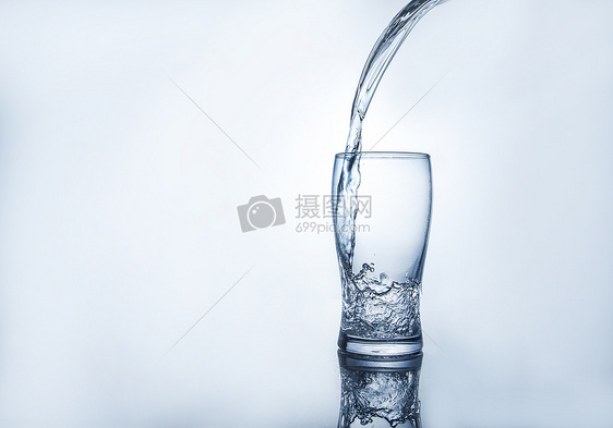 饮用水 水杯图片