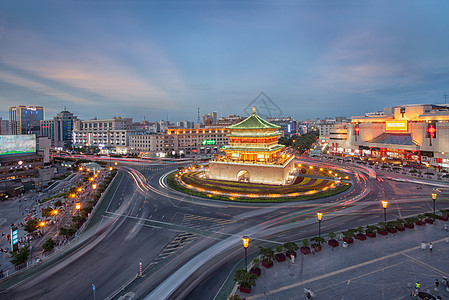 彩色车西安钟楼背景