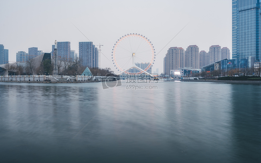 天津之眼傍晚夜景图片