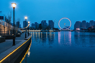 天津之眼傍晚夜景图片