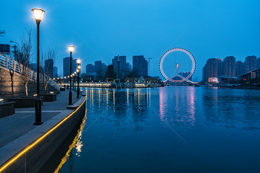 天津之眼傍晚夜景图片