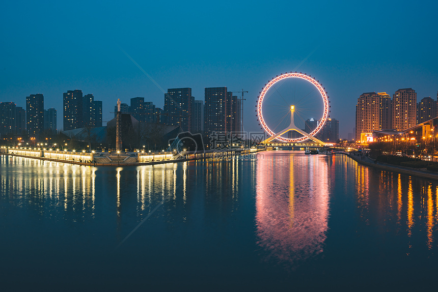 天津之眼傍晚夜景图片