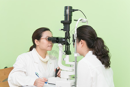 医疗设备显微镜眼科医生检查眼睛背景