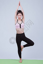 小清新运动美女做瑜伽图片