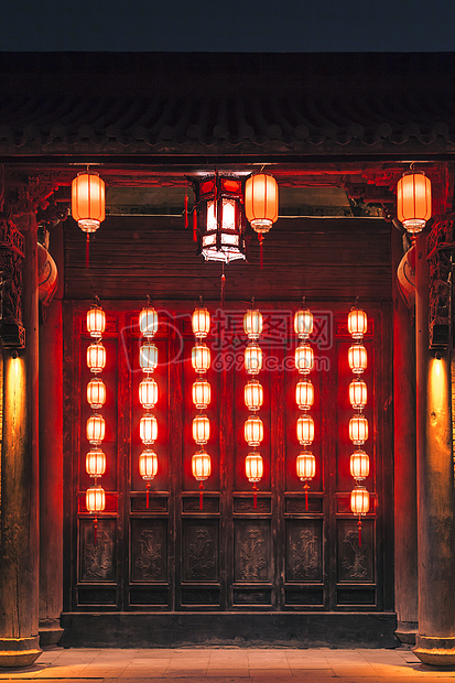 喜庆的中国传统节日古建筑上挂满了灯笼图片