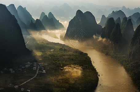 划破漓江的轻舟漓江晨曦背景