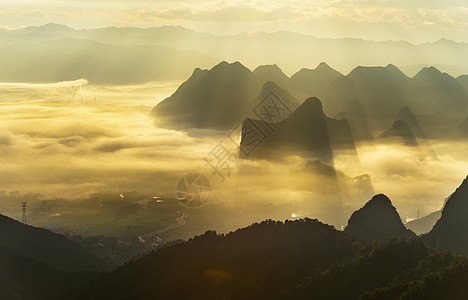 尧山风云线条早霞高清图片