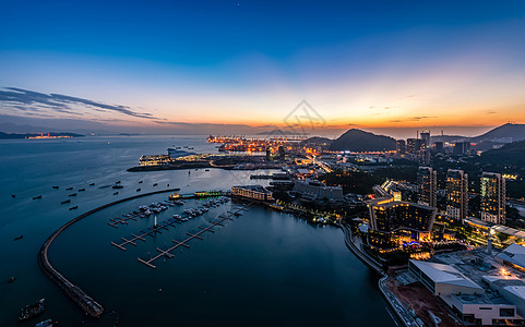 夜景俯瞰蓝色的港湾背景