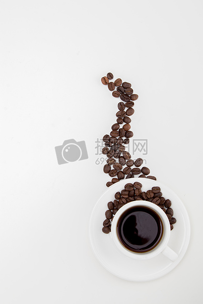 咖啡咖啡豆创意摆拍白底图片