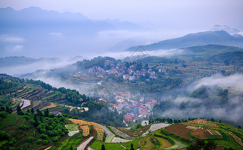 东北山村梯田春耕背景