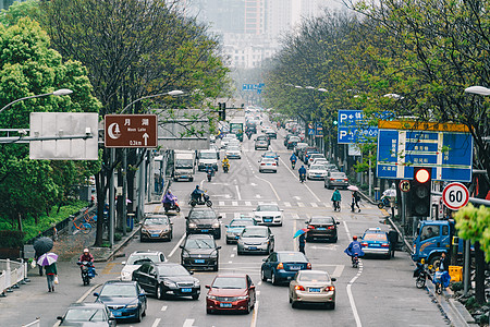 路口道路车辆拍摄图片