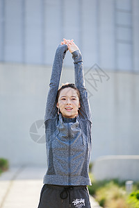 美女户外运动图片