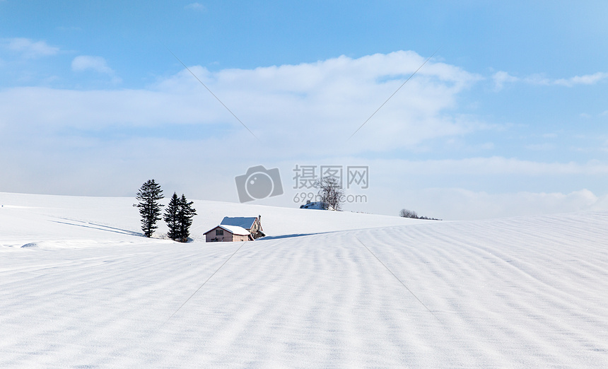 白雪中的房屋图片