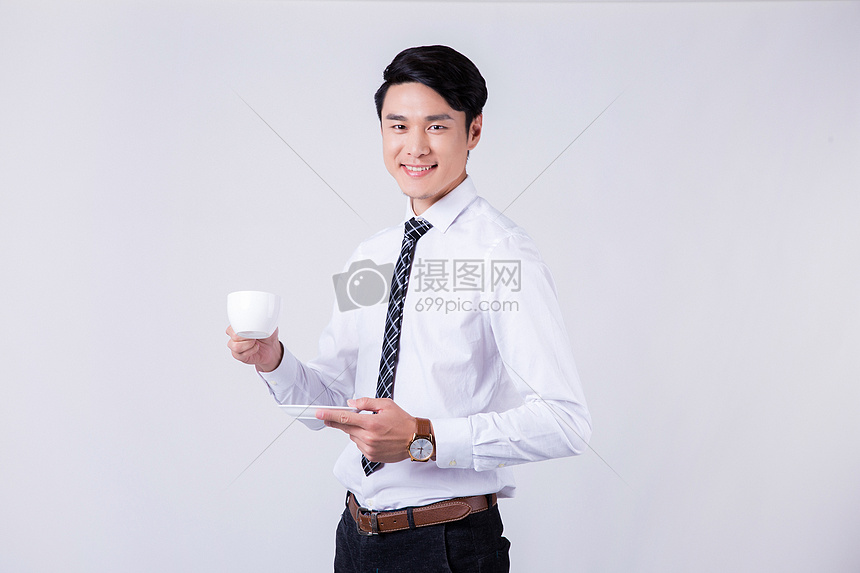 手拿咖啡杯商务男士半身像图片