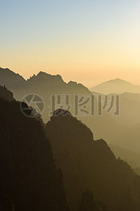 黄山落日连绵山峰剪影图片