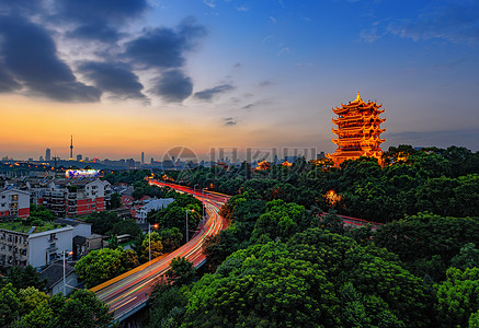 武汉古建筑黄鹤楼夜景车轨背景