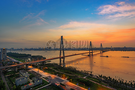 江边风景武汉城市长江大桥背景