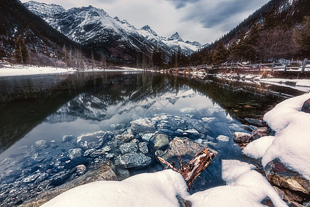 四姑娘山白雪侘寂高清图片