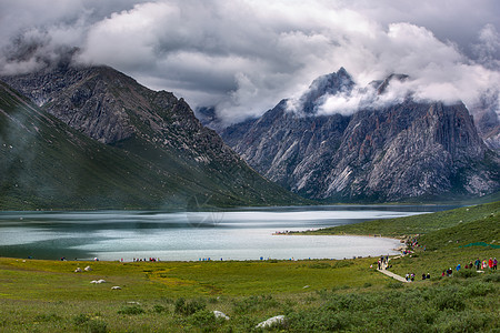 远山草地年宝玉则背景