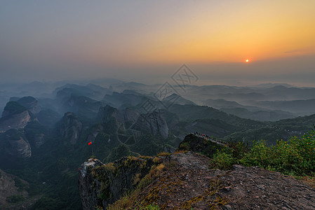 日出连绵山脉高清图片