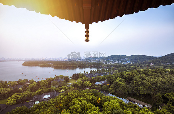 雷锋塔上眺望杭州西湖夕阳美景图片