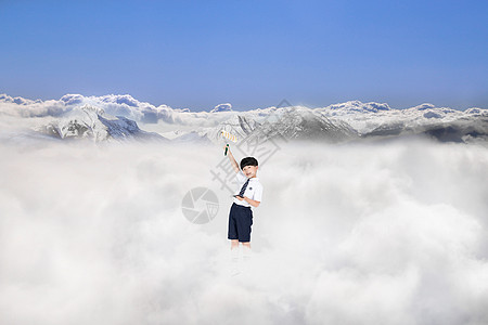 儿童短裤素材小孩在天空中攀爬梯子玩耍设计图片