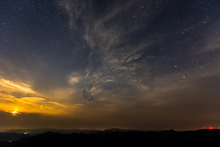 星月齐辉山岭月升高清图片