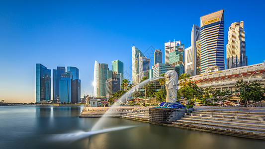 新加坡狮新加坡地标建筑鱼尾狮背景