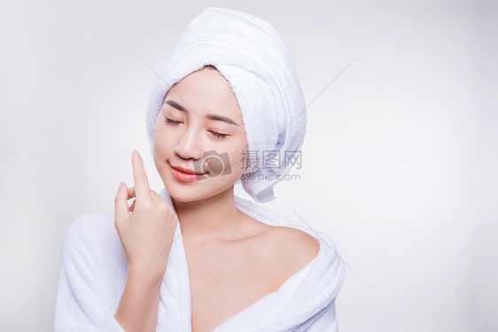 性感浴袍美女美容美肤形象图片