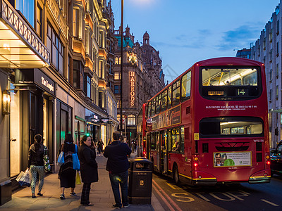 英国公司哈罗德百货背景