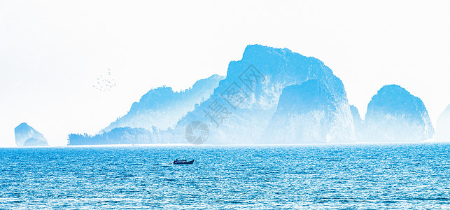 水墨飞鸟海上仙山背景