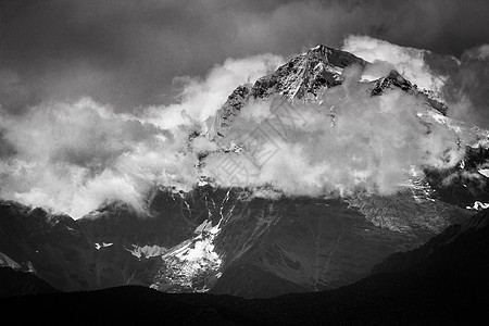 将军山梅里雪山将军峰背景