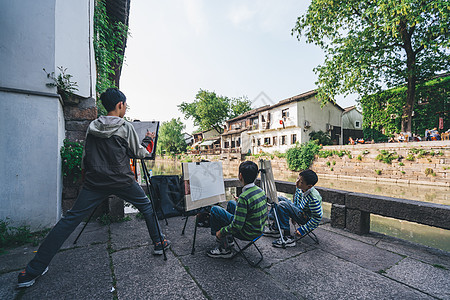 杭州小河直街认真写生的学生背景图片