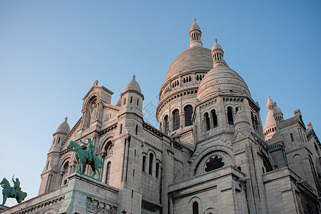 夕阳下巴黎圣心教堂图片