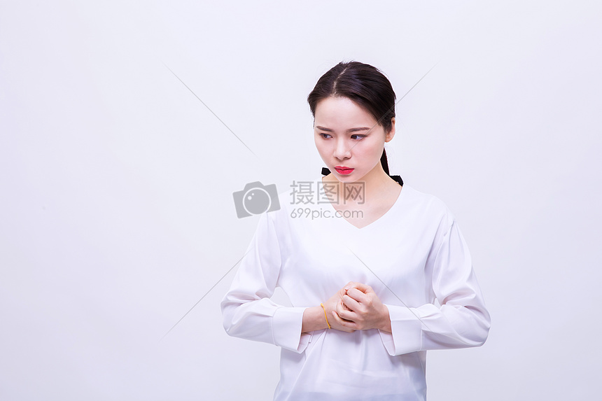 人物表情紧张焦虑表现