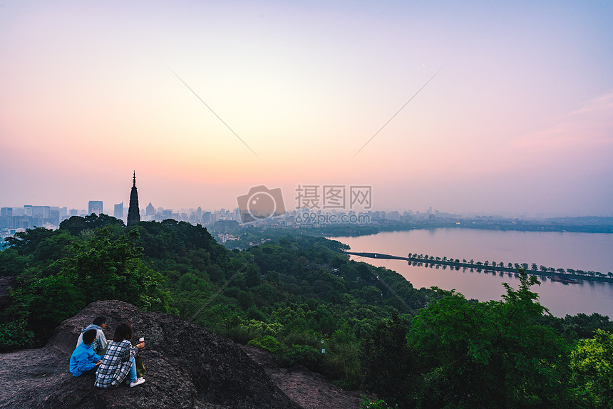 西湖长桥雷峰塔图片