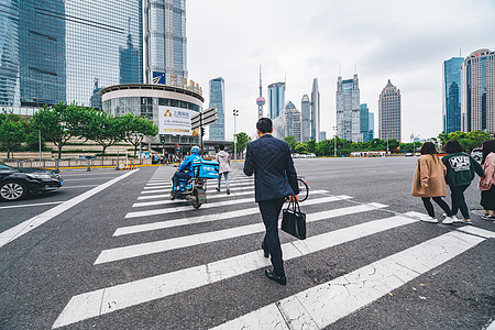 上班路上的人商务人士行走路口背景