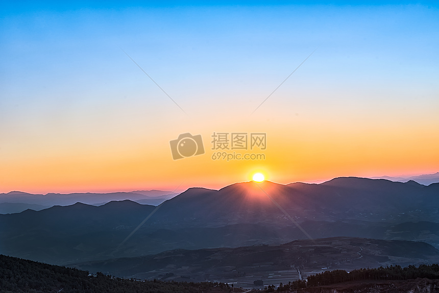 高山日出图片