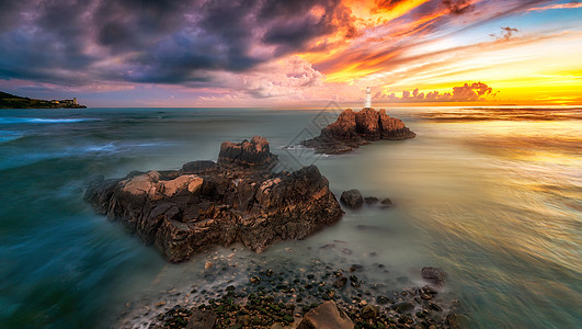 海景天空彩霞中的海景背景